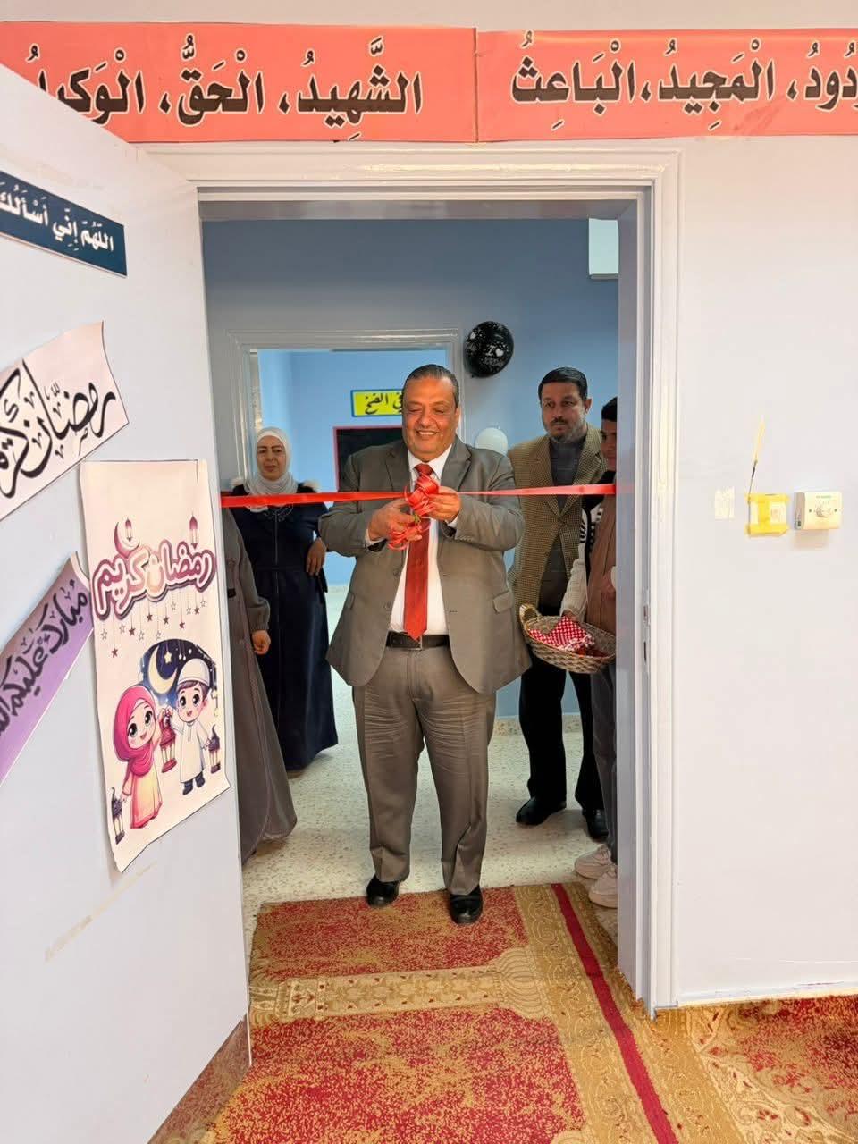 مادبا: الدكتور يوسف أبو الخيل يفتتح مصلى مدرسة زرقاء ماعين والجدران التفاعلية