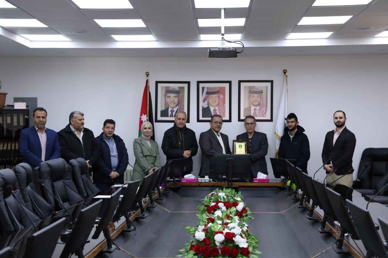 جامعة عجلون الوطنية تبحث تعزيز التعاون مع المركز الأردني للتصميم والتطوير (جودبي)