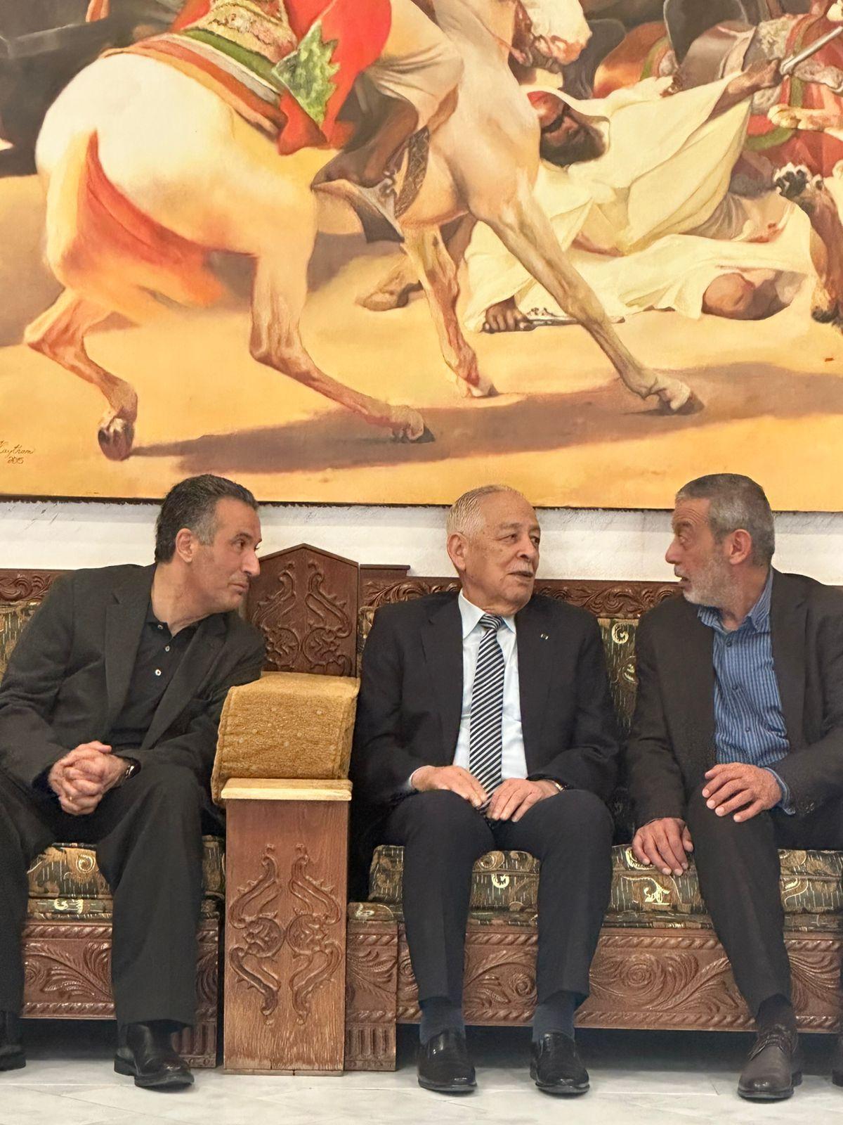 العيسوي ينقل تعازي الملك وولي العهد إلى عشيرتي الفايز والخريشا