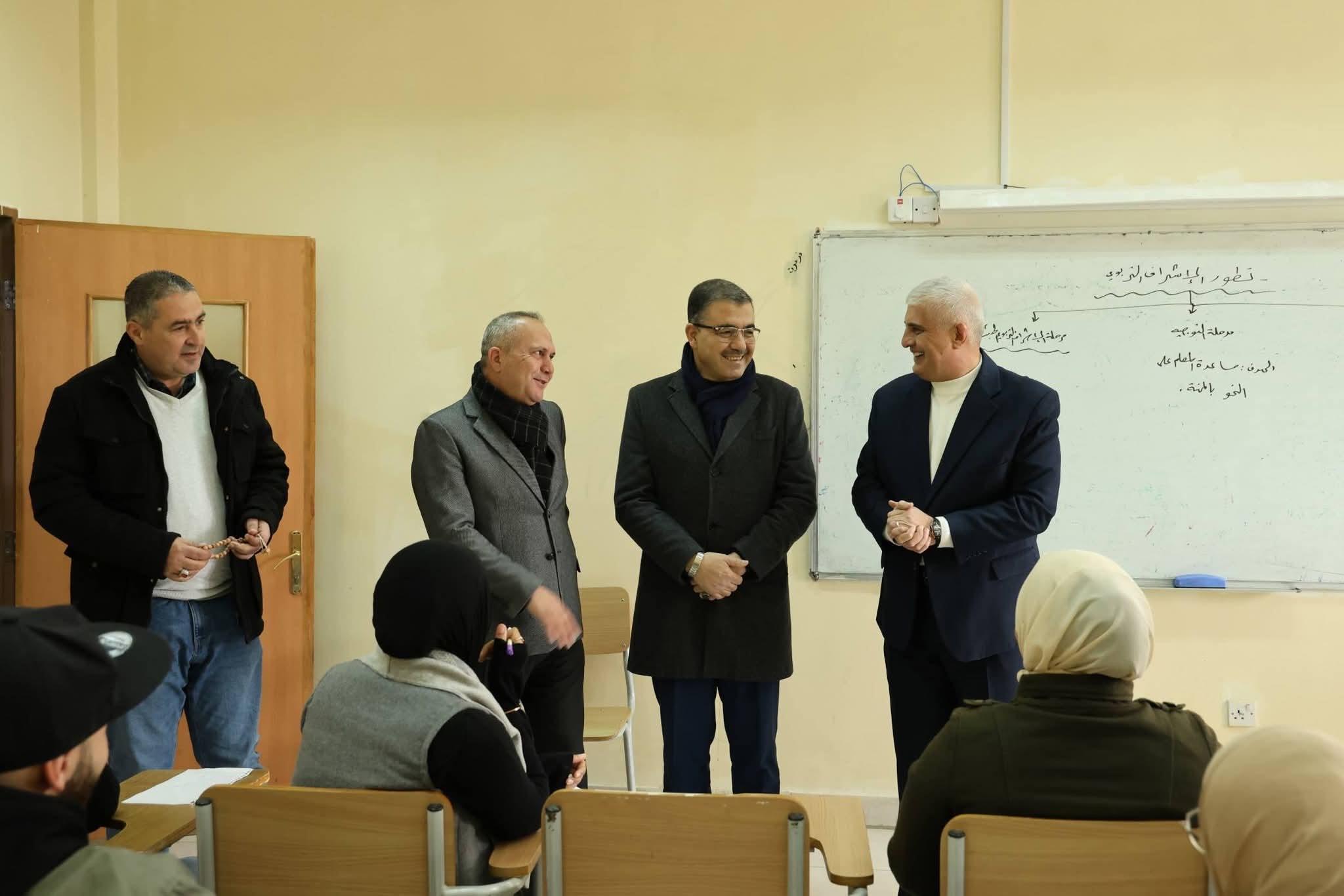 رئيس جامعة عجلون الوطنية يتفقد سير العملية التدريسية مع انطلاق الفصل الدراسي الثاني