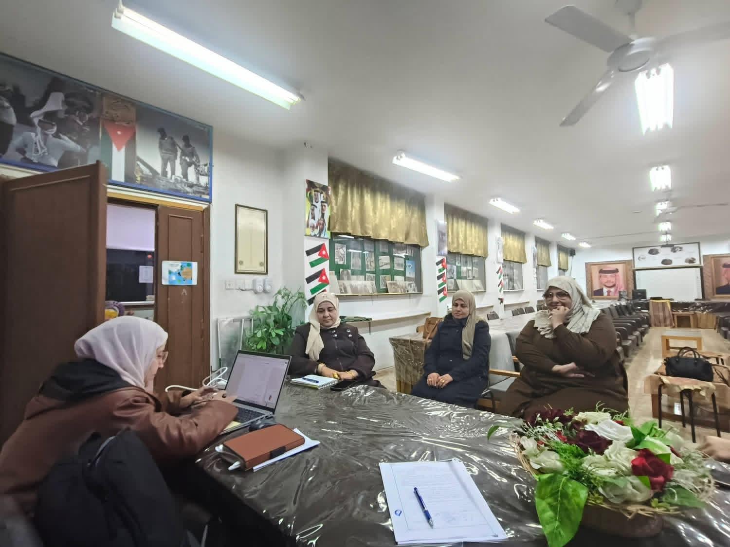 زيارة ميدانية من أكاديمية الملكة رانيا تتابع تنفيذ برنامج “نماء” في كفرنجة الثانوية للبنات