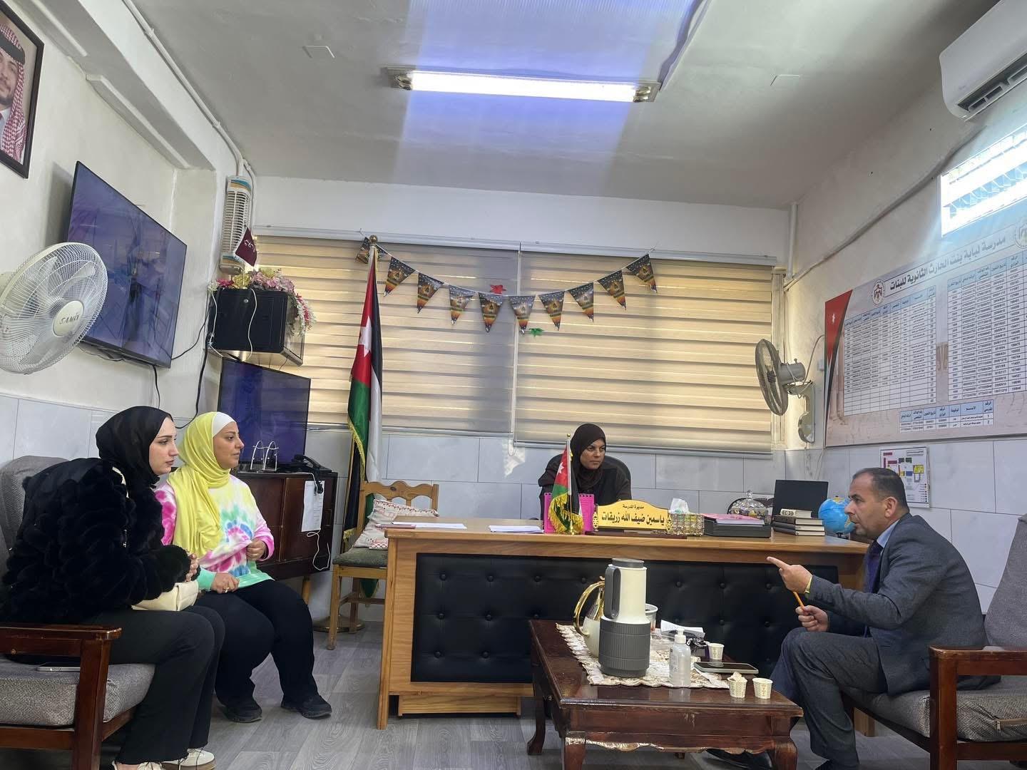 ورشة خزف في مدرسة لبابة بنت الحارث لتعزيز الإبداع والشراكة المجتمعية