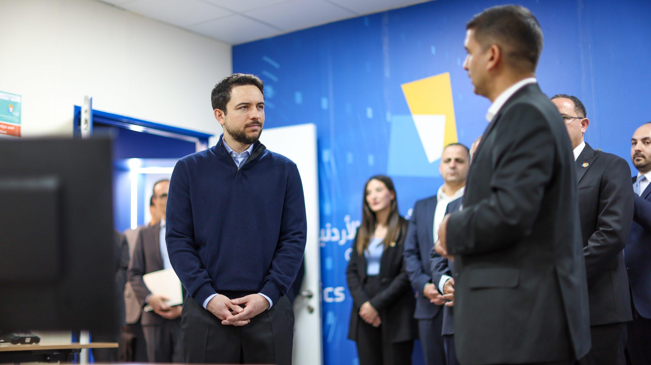 ولي العهد يزور الجامعة الألمانية الأردنية ويلتقي عددا من طلبتها