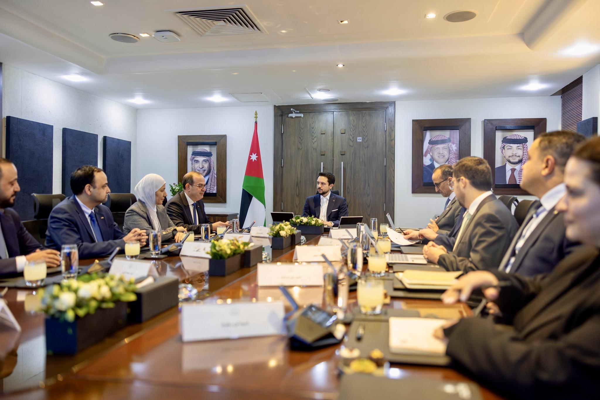 ولي العهد يزور وزارة الاقتصاد الرقمي والريادة ويلتقي الفريق المطور لتطبيق سند