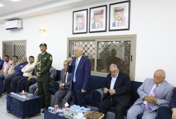 مندوبا عن الملك وولي العهد .. العيسوي يعزي عشيرة الفريحات