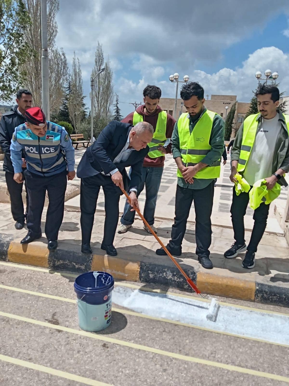 عمادة شؤون الطلبة في جامعة عجلون الوطنية تنفذ حملة تطوعية بعنوان “ممرات آمنة”،