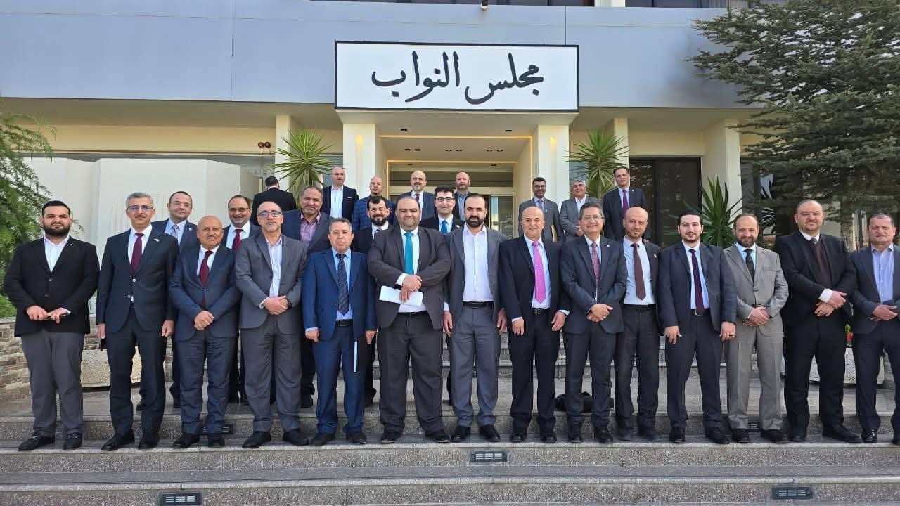 مشاركة فاعلة لكلية تكنولوجيا المعلومات في اجتماع “الاقتصاد الرقمي النيابية” حول مواءمة التخصصات مع سوق العمل