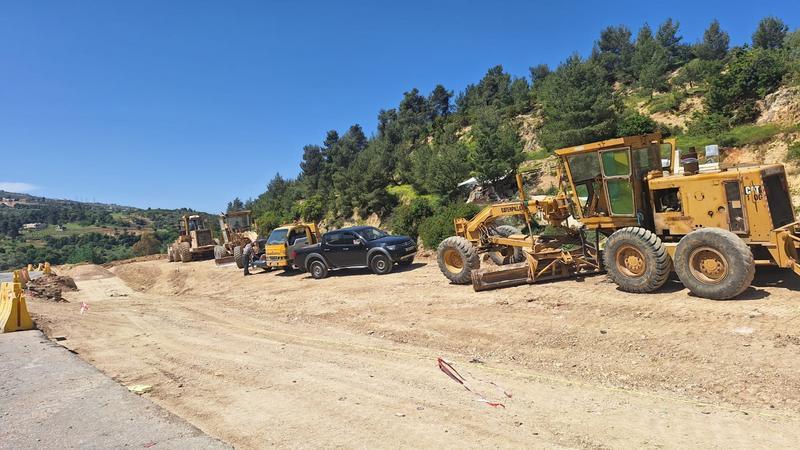 عجلون: الاشغال العامة تبدا تنفيذ مشروع صيانة وتوسعة طريق كفرنجة - وادي الطواحين ( المرحلة الثانية )