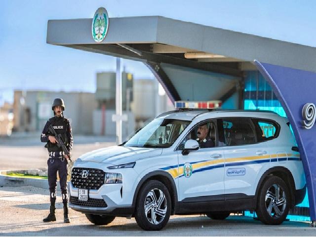 الدوريات الخارجية تدعو السائقين للالتزام بقواعد السير خلال العطلة