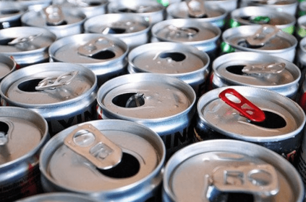 حظر بيع واستهلاك مشروبات الطاقة لمن هم دون 18 عامًا