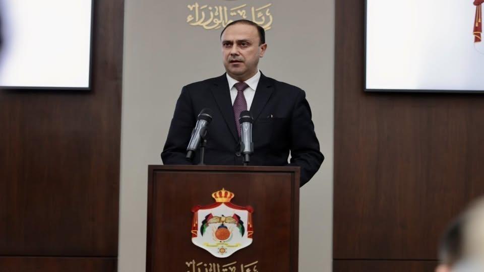 المومني: تخصيص 2 مليون دينار لصيانة طريق الرمثا في إربد شارع الـ40