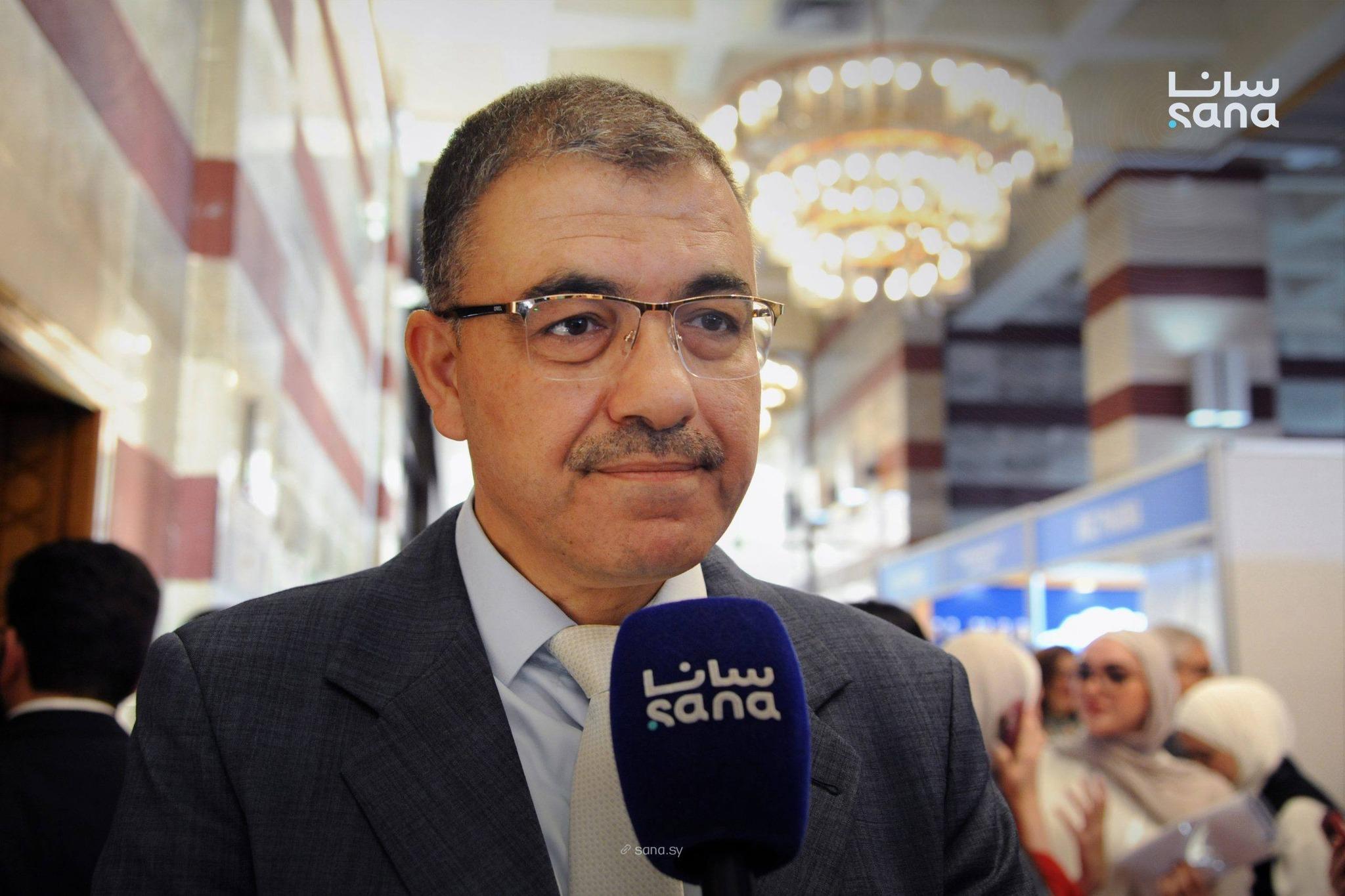 الهنانده: يشارك في الملتقى الصيدلاني العلمي السوري بجامعة دمشق