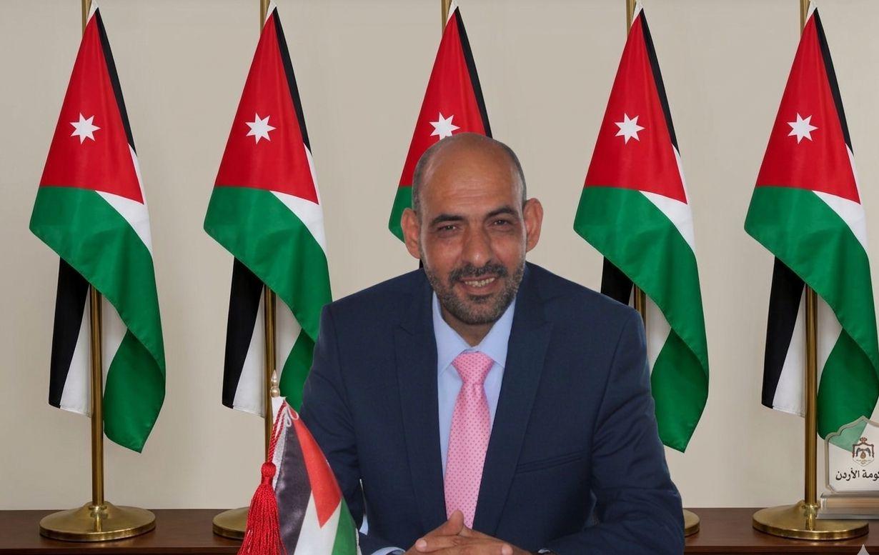 جلالة الملكة رانيا العبدالله حين يتعانق سحر الطبيعة الأردنية مع عنفوان الشباب