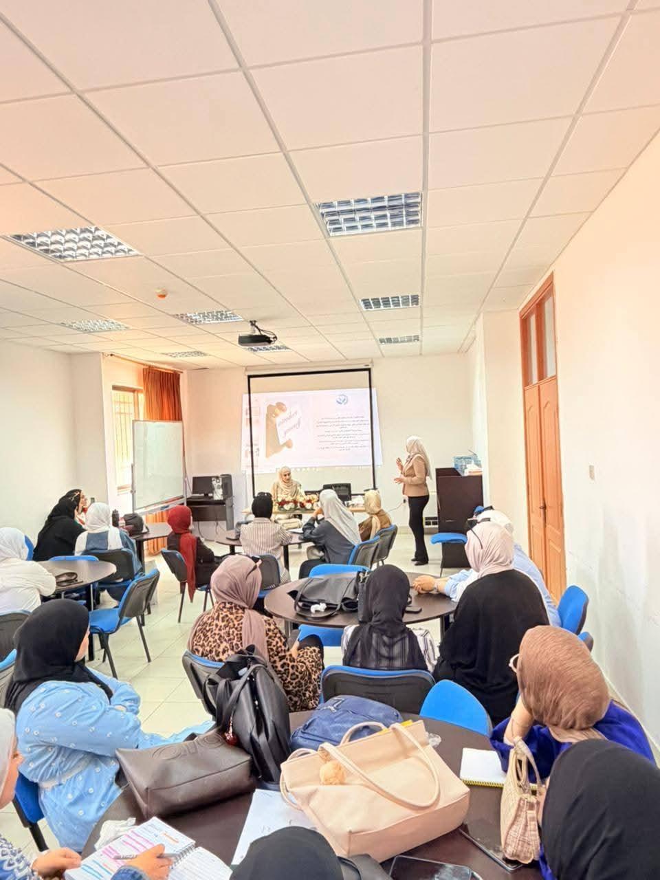 كلية العلوم التربوية تنظّم ورشة تدريبية حول العلاج بالفن في جامعة عجلون الوطنية