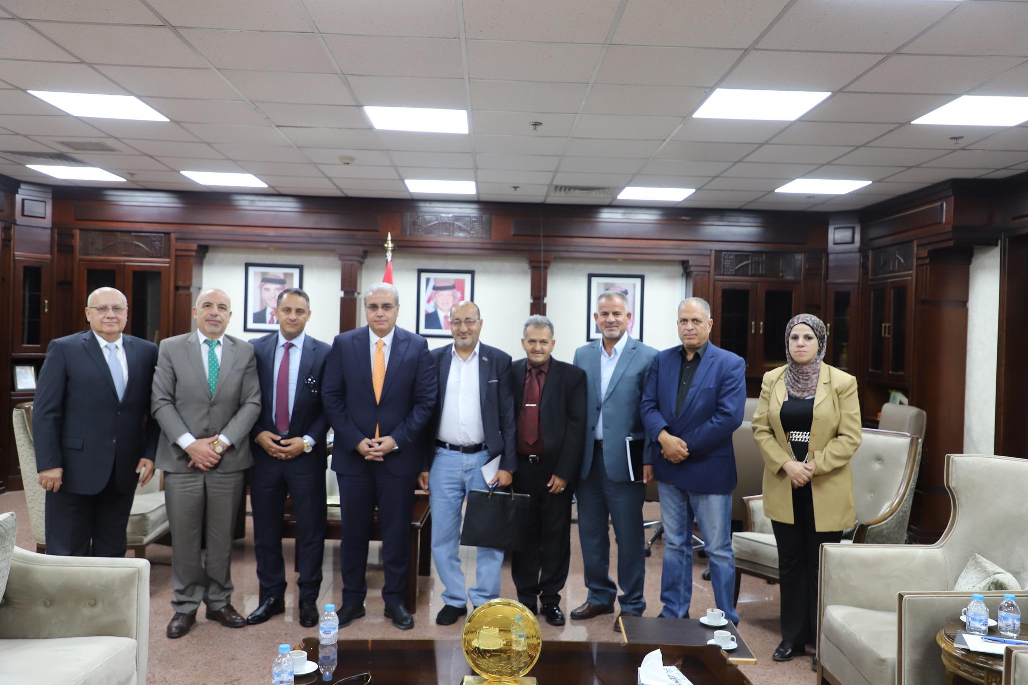 وزير الصحة البدور يلتقي وفدا من حزب التغيير ..تفاصيل وصور