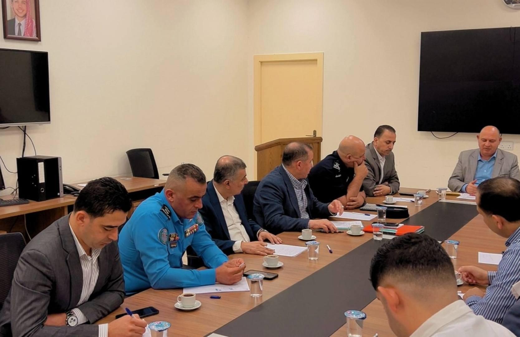 محافظ جرش يبحث الاستعدادات الأمنية والتنظيمية لإنجاح مهرجان جرش