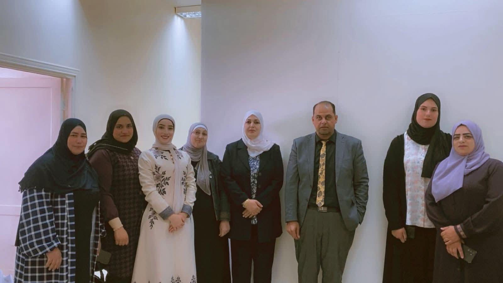مناقشة مشاريع التدريب الميداني لطلبة الإرشاد النفسي والأسري في جامعة عجلون الوطنية