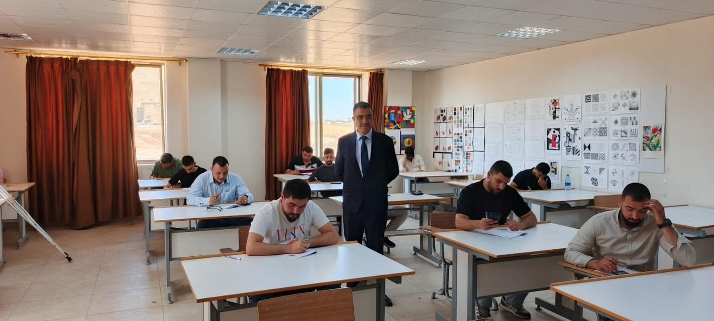 الهناندة يتابع ميدانياً سير الامتحانات النهائية في جامعة عجلون الوطنية