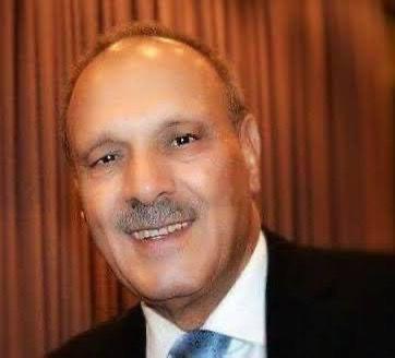 العالم يقف على قدم واحدة