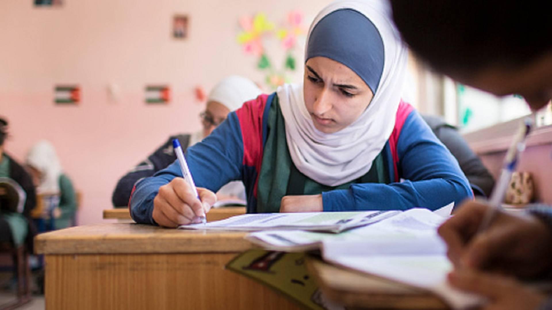 هيئة الإعلام تصدر تعميمًا لتنظيم التصوير والمقابلات الصحفية أمام قاعات التوجيهي