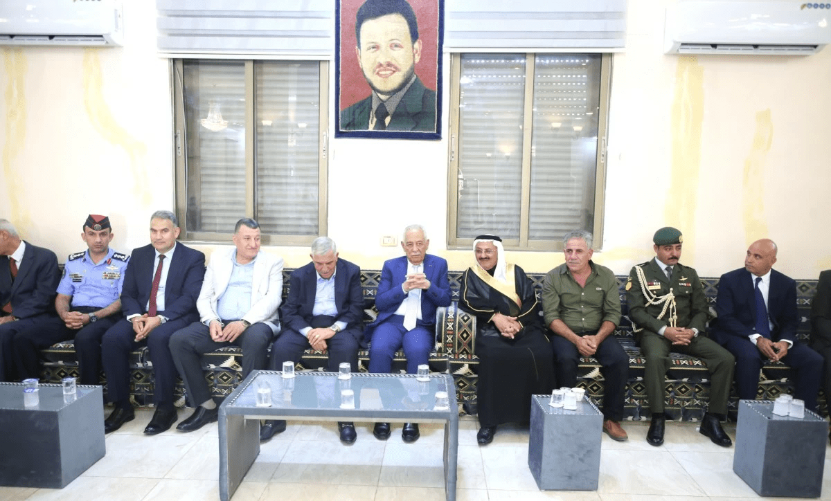 مندوبا عن الملك وولي العهد...العيسوي يعزي عشيرة الشبول
