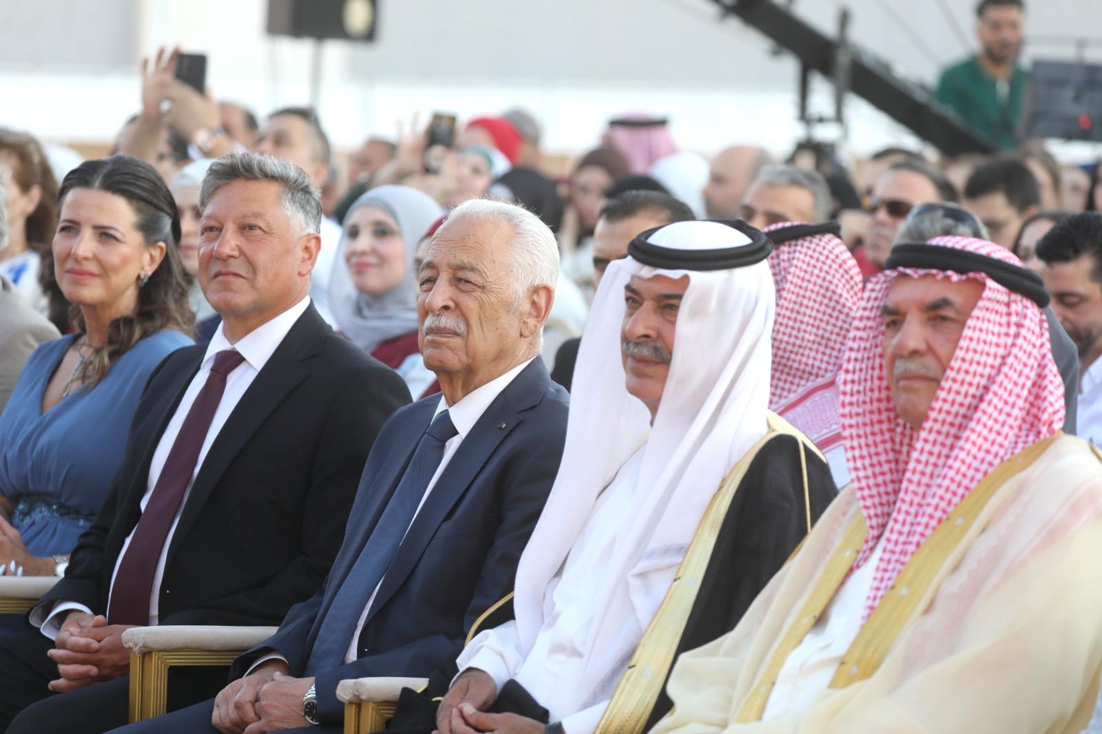 العيسوي يرعى حفل الأكاديمية الأمريكية الأردنية بتخريج 