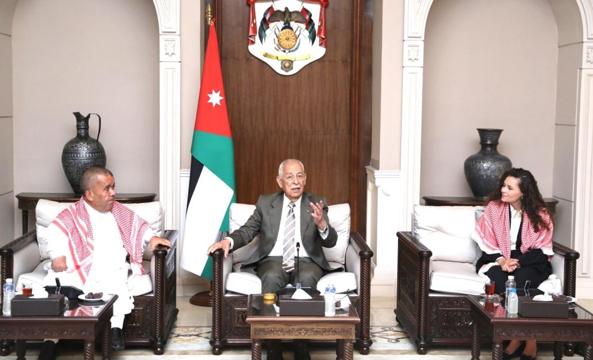 رئيس الديوان الملكي يلتقي وفدا من منتخب كرة القدم لقصار القامة...صور
