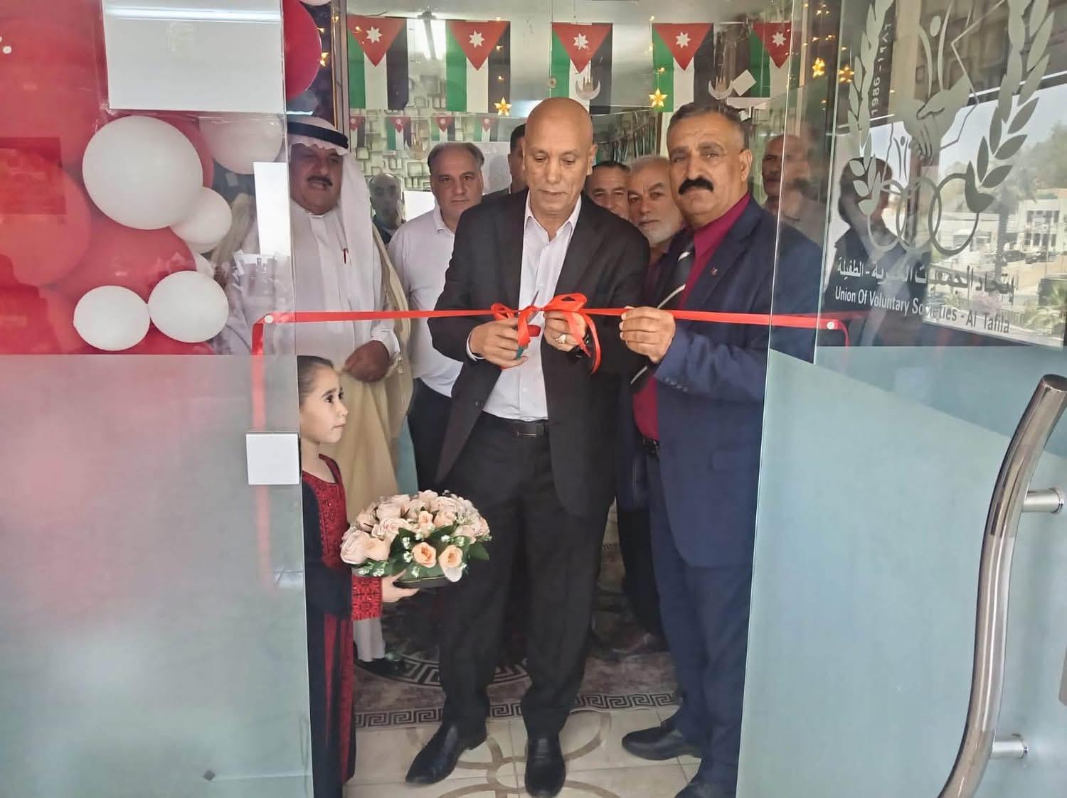 الخوالدة يرعى افتتاح بازار صنفجة الخيري الثاني